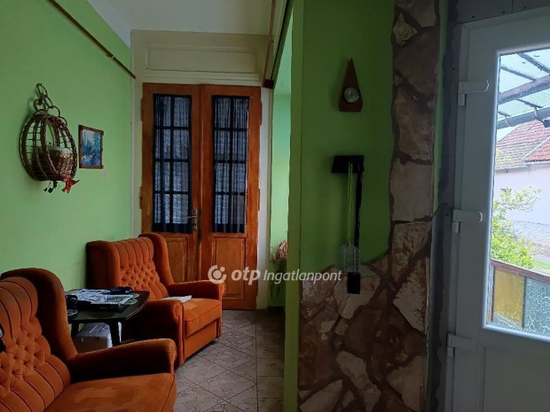 180 nm-es h�z elad� Elek