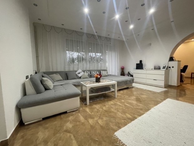 180 nm-es h�z elad� Kecskem�t