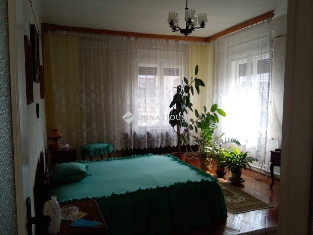 180 nm-es h�z elad� M�t�szalka