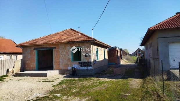 180 nm-es h�z elad� Nagyk�ta