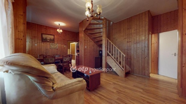 180 nm-es h�z elad� Tiszal�c