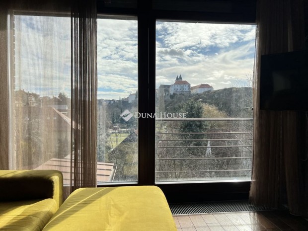 180 nm-es h�z elad� Veszpr�m