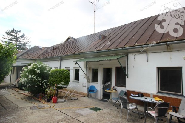 182 nm-es h�z elad� Kalocsa