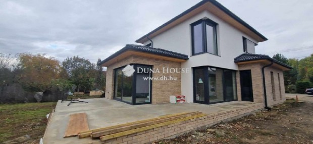 182 nm-es h�z elad� Szeged