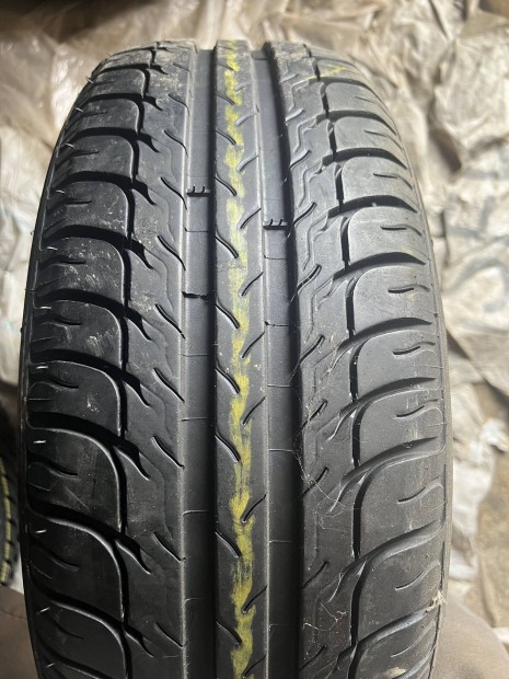 185/55R15"-s nyri gumi