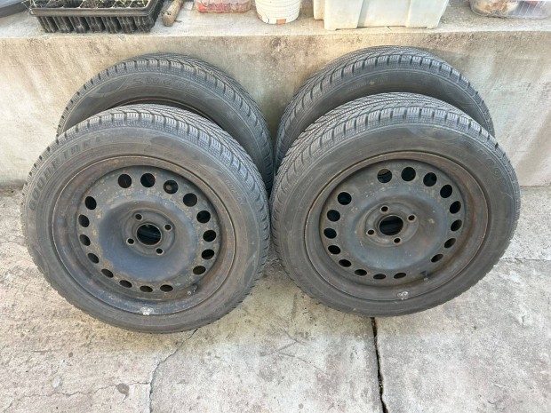 185/55 R15 Goodride téli gumi 4x100 lemezfelnire szerelve
