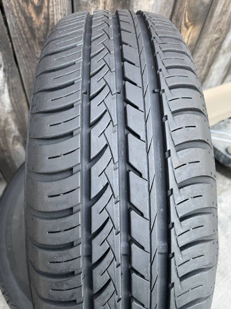 185/60R15 új állapotú nyárigumik