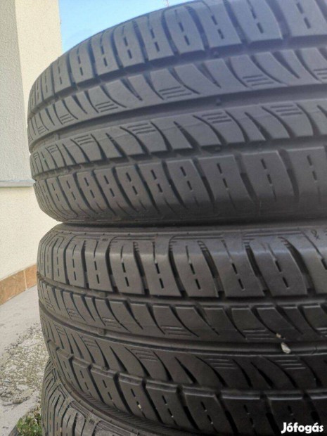 185/60R15 újszerű Semperit nyárigumik eladók