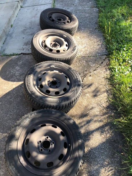 185/60 R14 téligumi lemezfelnin eladó