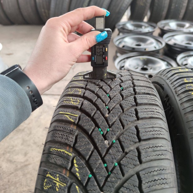 185/60 R15 Bridgestone téli gumi 30000ft a 4db /77/