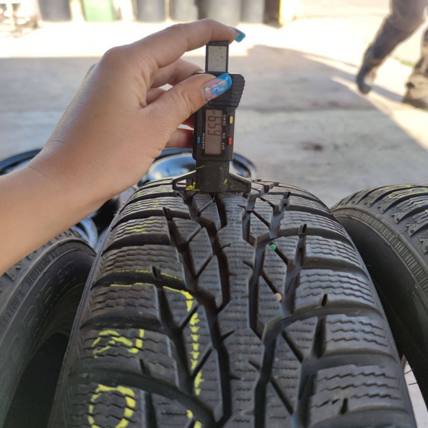 185/60 R15 Nokian téli gumi 45000ft a 4db/202/