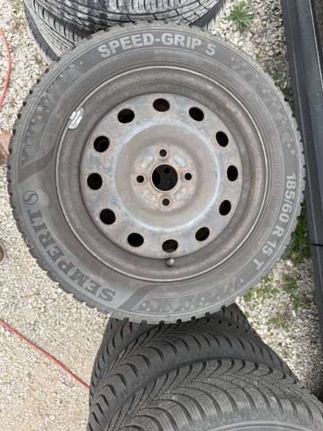 185/60 r15 jszer 2024-es tli gumi suzuki swift felnikkel