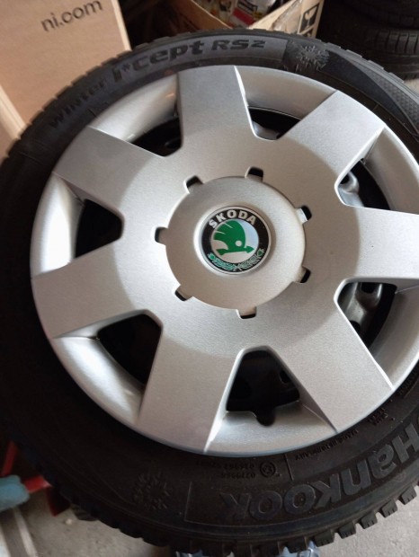 185/60 r 14 Hankook téli gumi 4db gyári disztárcsával fabiára eladó