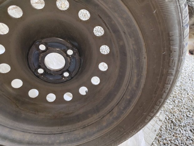 185/65R15 Semperit téligumi felnivel.