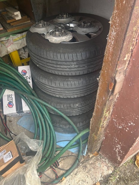 185/65R15 nyári gumi disztárcsával, Citroen díszelemmel