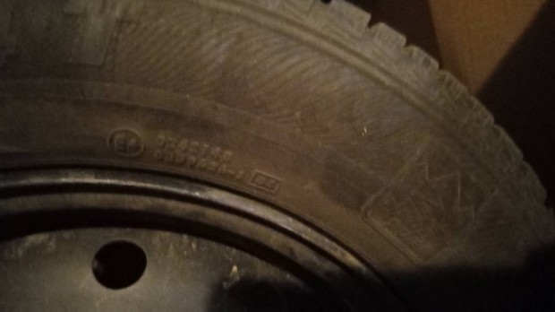 185/65 R14 jó állapotú téli gumi felnvel