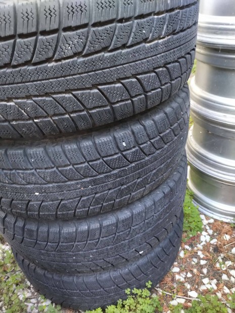 185/65 R14 újszerű téligumi 7mm 4x114.3 nissan felni 14" 185 65 14