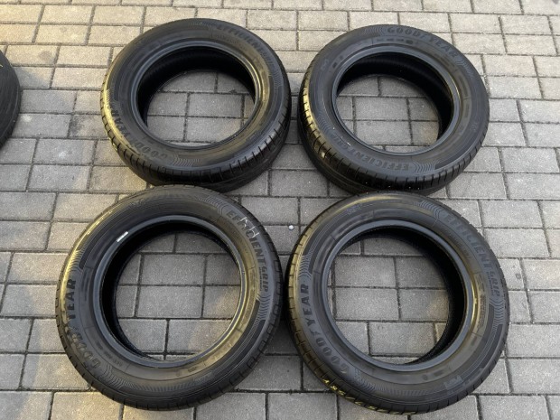 185/65 R15 Goodyear nyrigumi