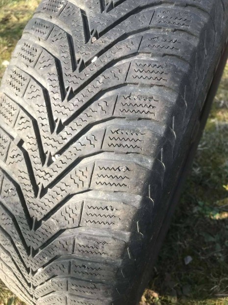 185/65 R15 t�li gumiszett lemezfelnin