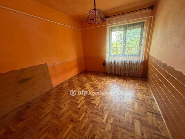 185 nm-es h�z elad� Balsa