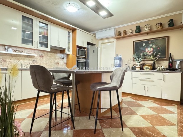 185 nm-es h�z elad� B�k�s