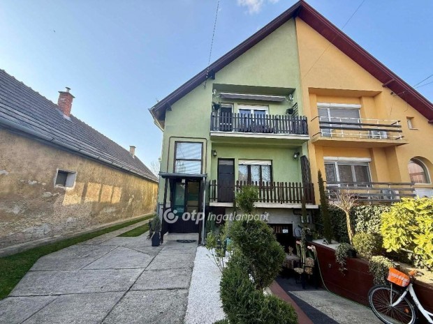 185 nm-es h�z elad� Dunaharaszti