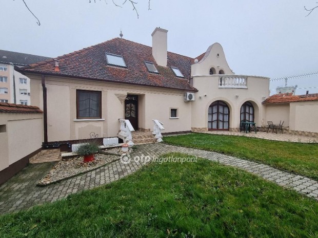 185 nm-es h�z elad� P�pa