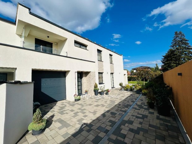 186 nm-es h�z elad� Debrecen