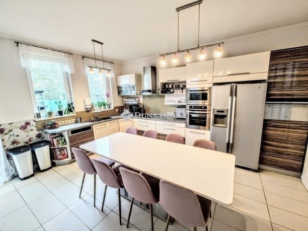 186 nm-es h�z elad� Szeged