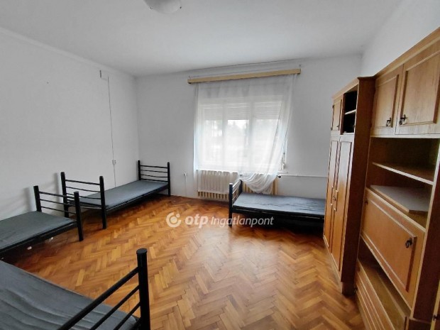 187 nm-es h�z elad� Hatvan