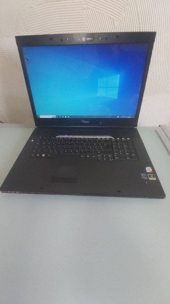 18.4" nagy kijelzs laptop
