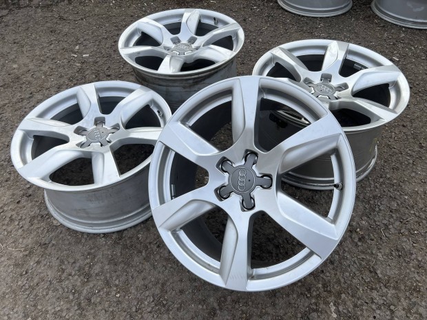 18 Gyari Audi R8 Alufelni garnitura jeladokkal! 5x112