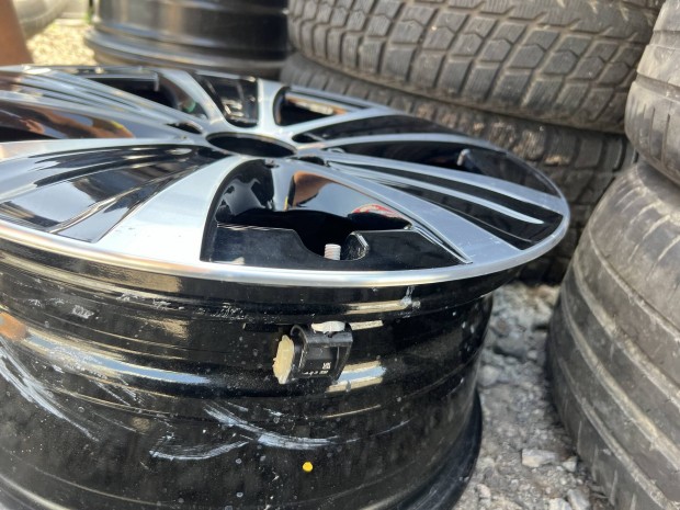 18 Gyari Mercedes C CLA E Alufelni garnitura jeladokkal