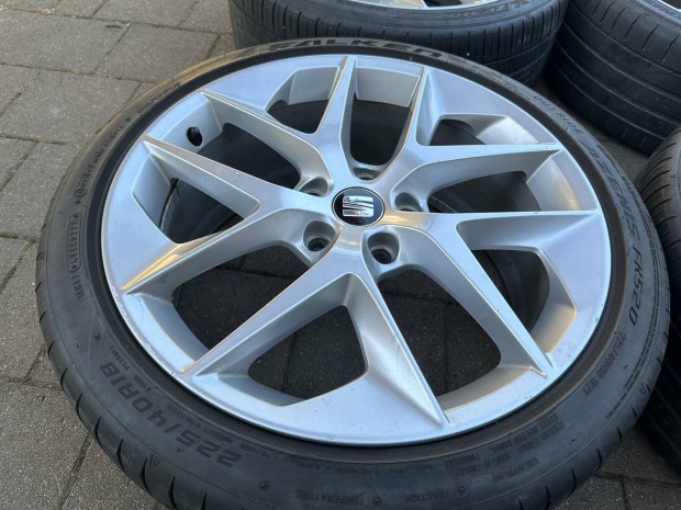 18" 5x112 7,5J ET51 Seat Leon FR alufelni eladó! Gumival is!