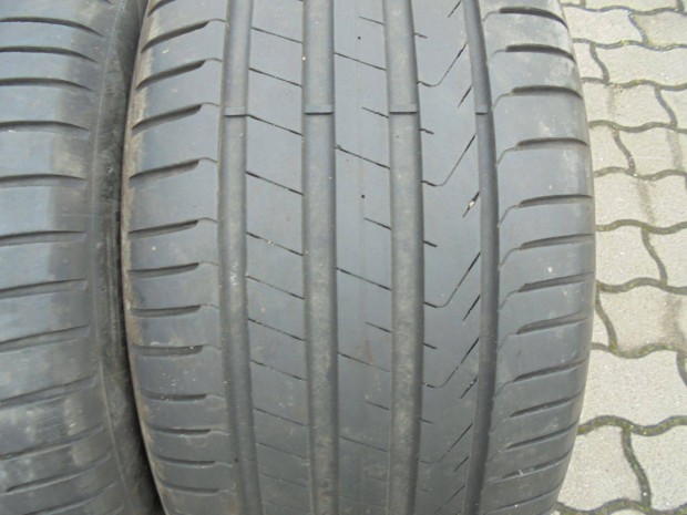 18-as Pirelli nyári gumi pár eladó