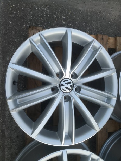 18-as Volkswagen gyári alufelnik 5x112
