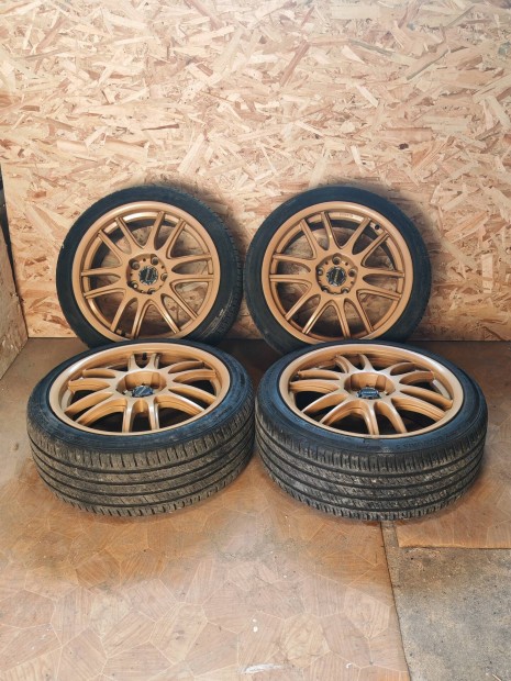 18-as arany színű alufelni Honda Civic 8gen-re