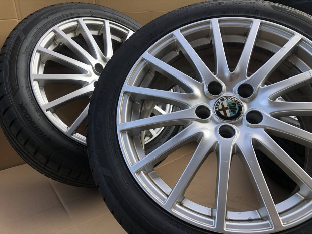 18 colos Alfa Romeo alufelni 235/45/18 nyári gumi 18 col