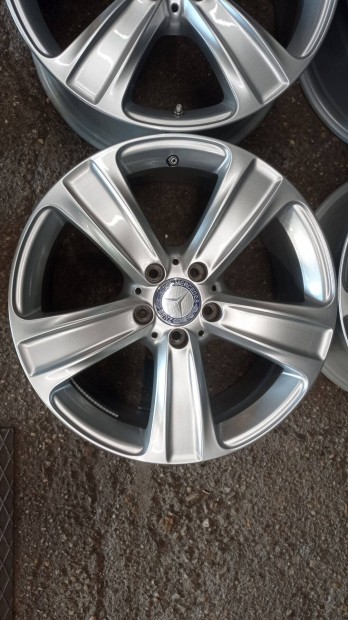 18 colos gyári Mercedes 5x112 lyukosztású szép állapotú használt alu