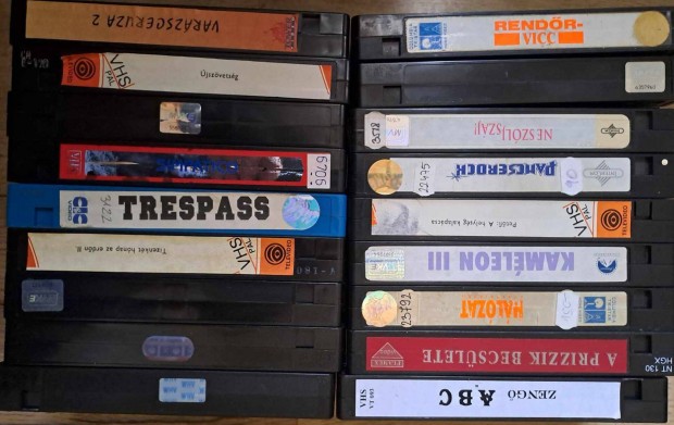 18 db tok s bort nlkli VHS: Trespass, Tomb Raider, Maverick