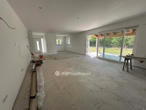 190 nm-es h�z elad� Besny�