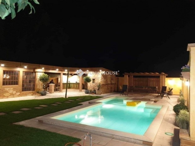 192 nm-es h�z elad� Hal�sztelek