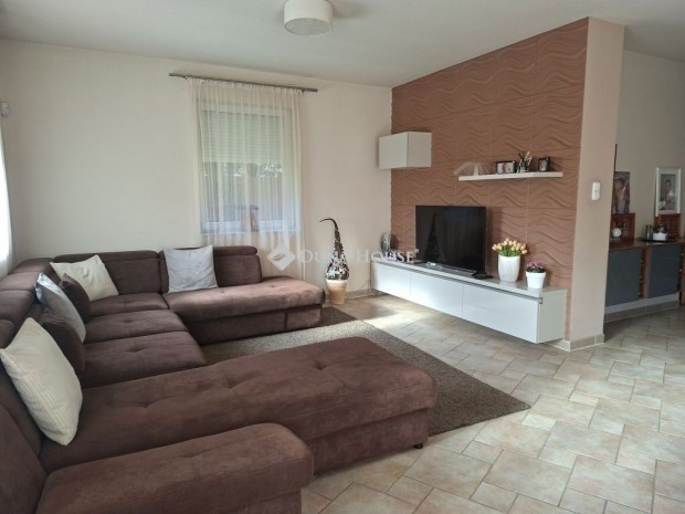 193 nm-es h�z elad� Nagytarcsa