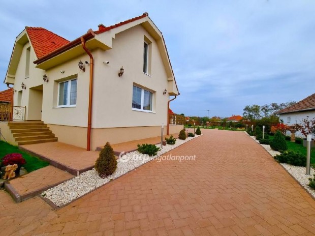 193 nm-es h�z elad� Poroszl�