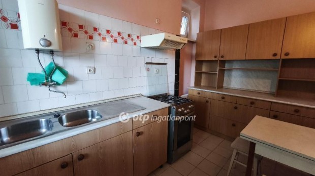 194 nm-es h�z elad� D�legyh�za