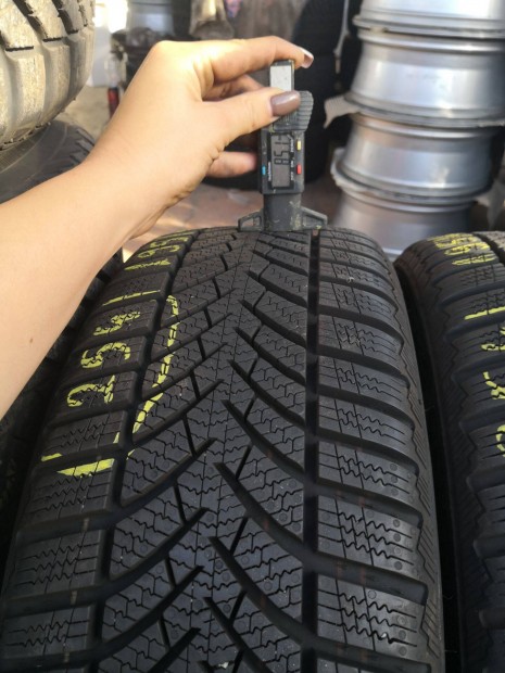 195/45 R16 Semperit téli gumi 98000ft a 4db /254/