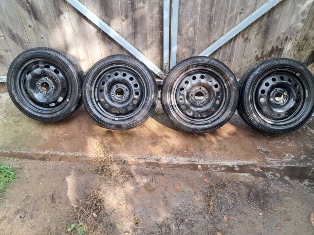 195/50 R15 nyri gumi Ford felnin