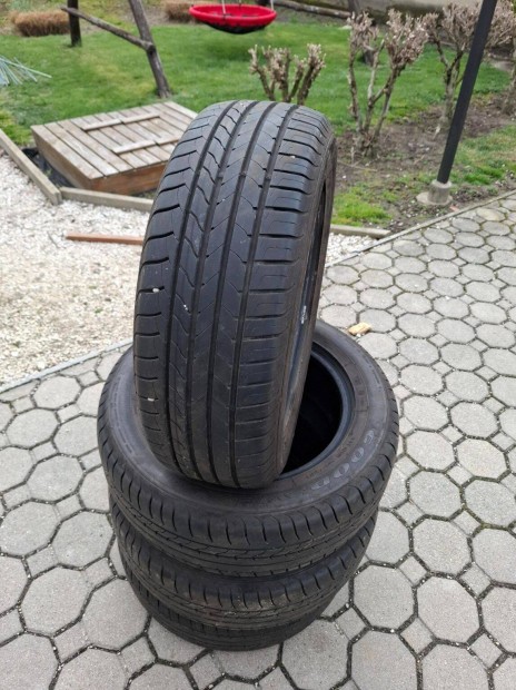 195/60R15 Ny�ri gumi elad�