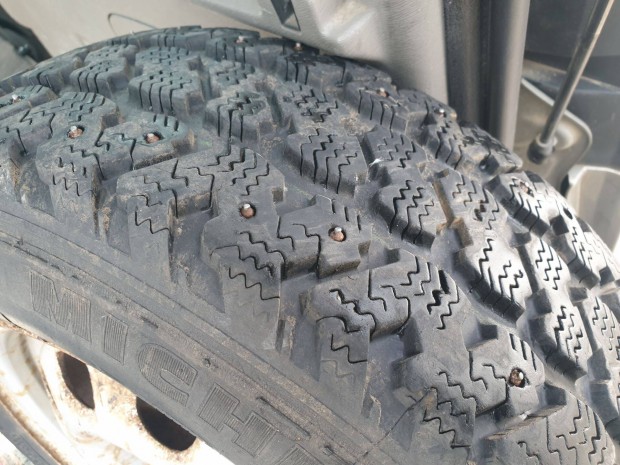 195/60 R14, szeges gumi