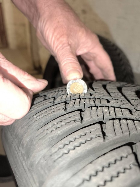 195/60 R15 tligumi szett felnire szerelve